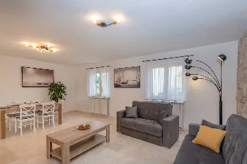 Villa for 5 in Labin with Pool