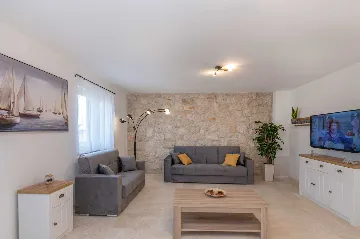 Villa for 5 in Labin with Pool