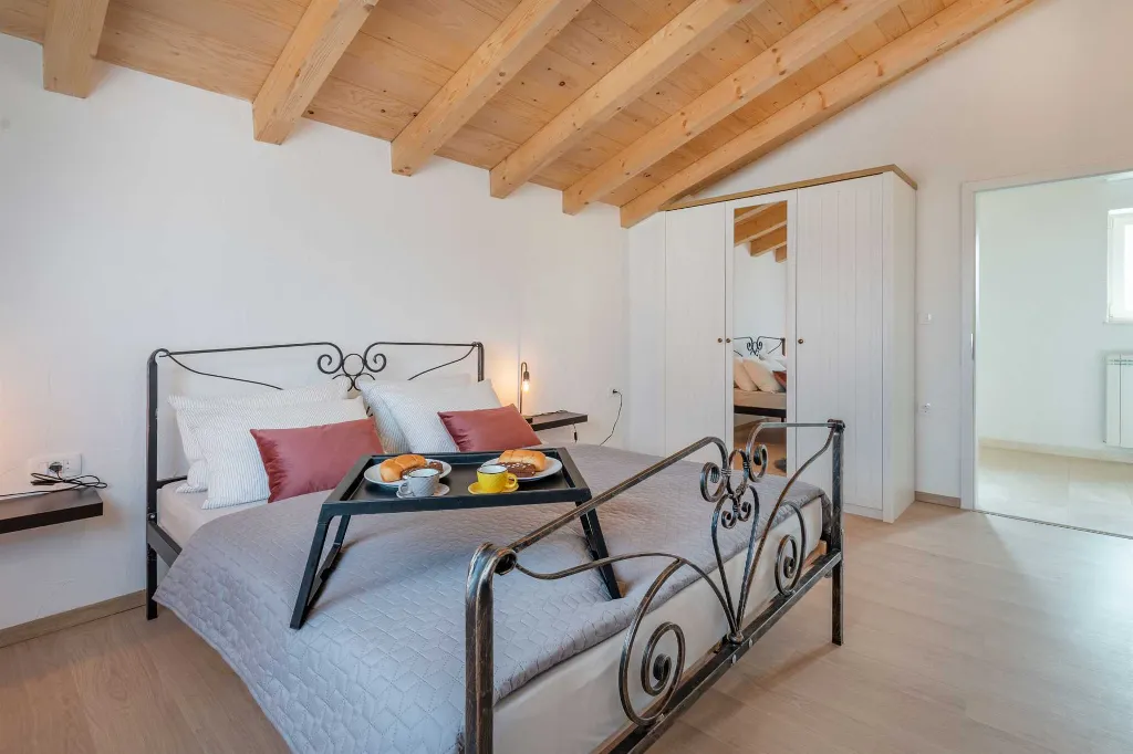 Villa for 5 in Labin with Pool