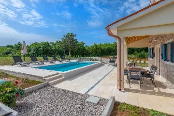 Villa for 5 in Labin with Pool