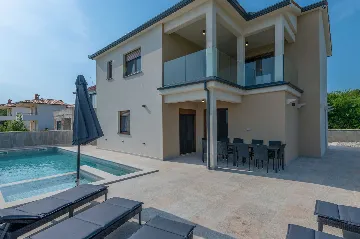 Sea View Villa for 10 in Sveti Lovreč Labinski