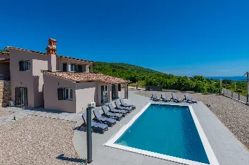 5-Bedroom Villa in Knapići for Up to 10 Guests