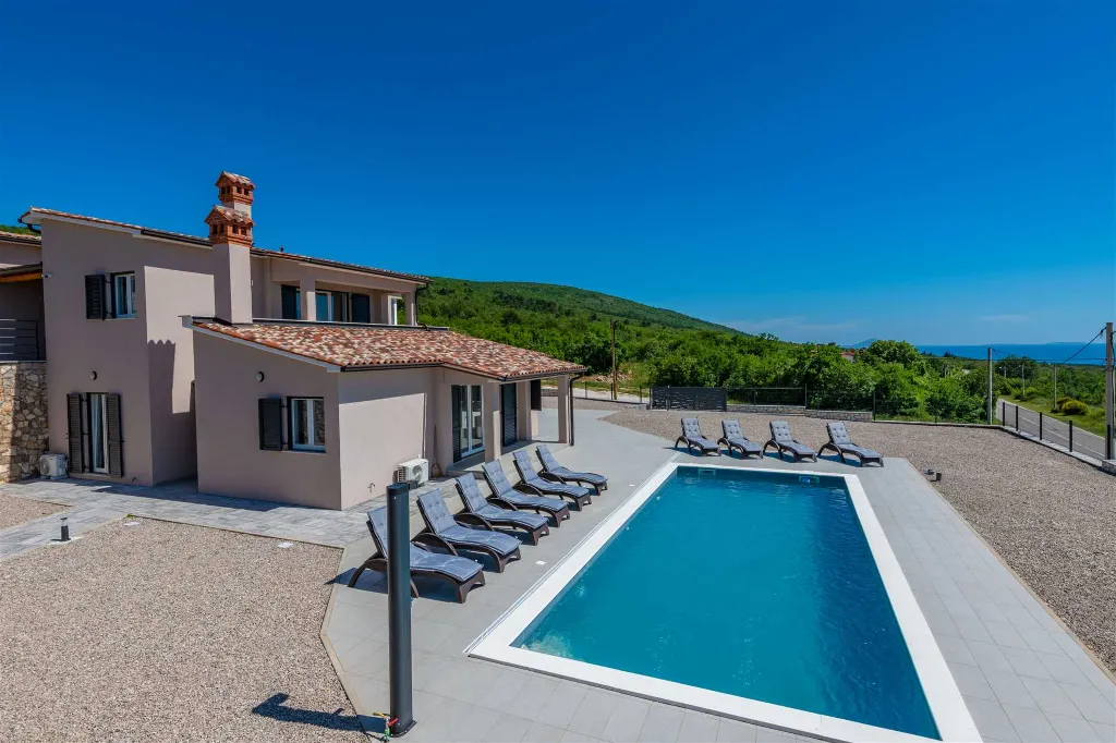 5-Bedroom Villa in Knapići for Up to 10 Guests