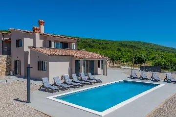 5-Bedroom Villa in Knapići for Up to 10 Guests