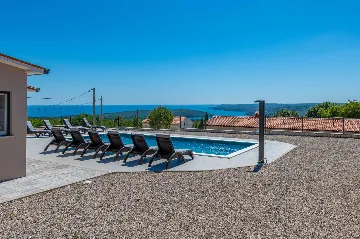 5-Bedroom Villa in Knapići for Up to 10 Guests