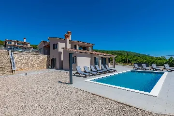 5-Bedroom Villa in Knapići for Up to 10 Guests