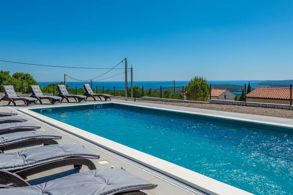5-Bedroom Villa in Knapići for Up to 10 Guests