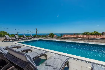 5-Bedroom Villa in Knapići for Up to 10 Guests
