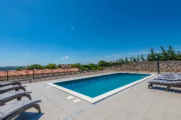 5-Bedroom Villa in Knapići for Up to 10 Guests
