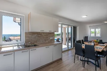 5-Bedroom Villa in Knapići for Up to 10 Guests