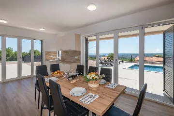 5-Bedroom Villa in Knapići for Up to 10 Guests