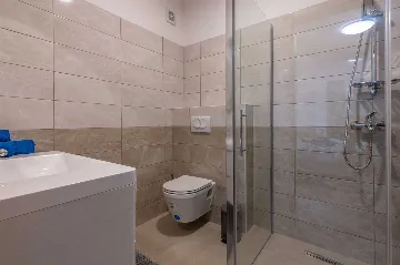 5-Bedroom Villa in Knapići for Up to 10 Guests