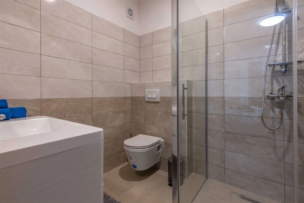 5-Bedroom Villa in Knapići for Up to 10 Guests