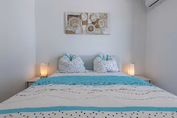 5-Bedroom Villa in Knapići for Up to 10 Guests