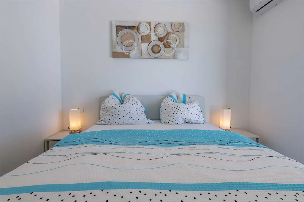 5-Bedroom Villa in Knapići for Up to 10 Guests