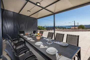 5-Bedroom Villa in Knapići for Up to 10 Guests