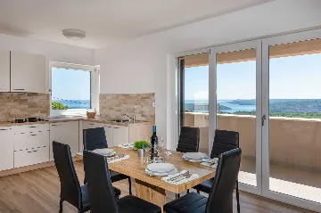 5-Bedroom Villa in Knapići for Up to 10 Guests