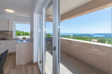 5-Bedroom Villa in Knapići for Up to 10 Guests