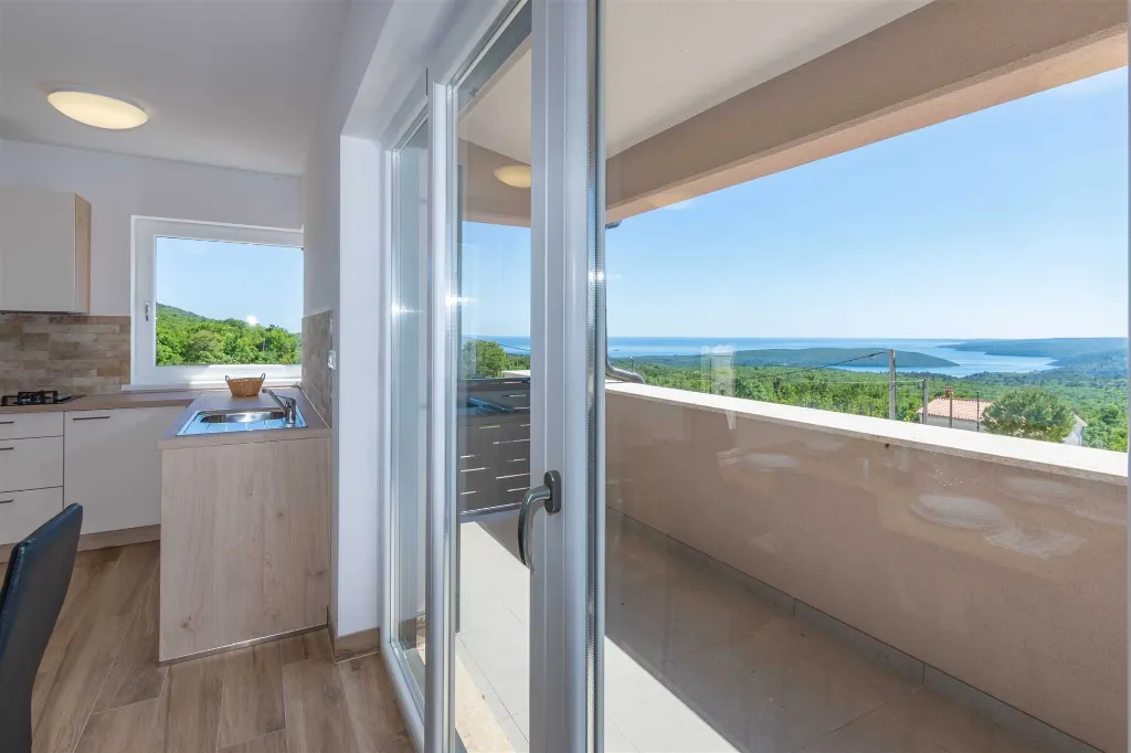 5-Bedroom Villa in Knapići for Up to 10 Guests