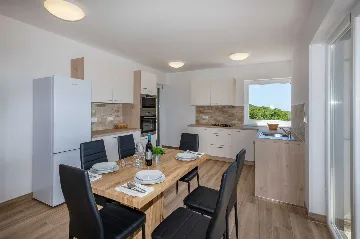 5-Bedroom Villa in Knapići for Up to 10 Guests