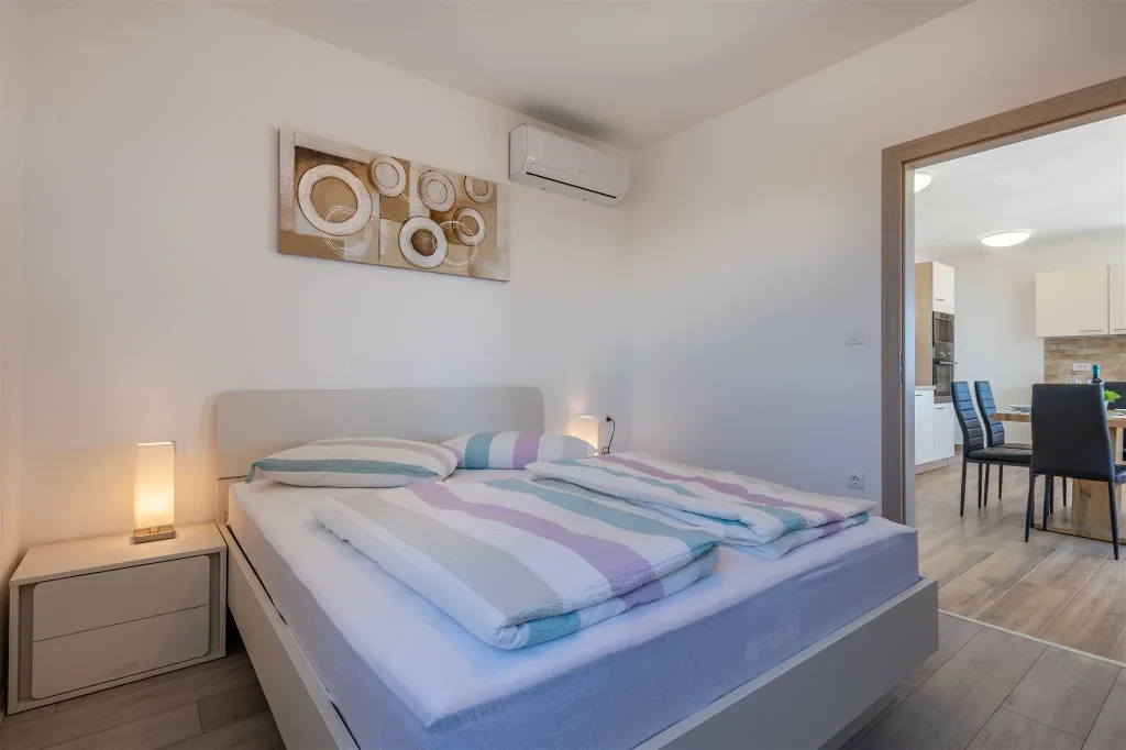 5-Bedroom Villa in Knapići for Up to 10 Guests