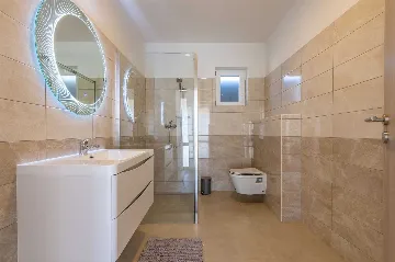 5-Bedroom Villa in Knapići for Up to 10 Guests