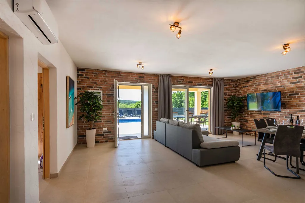 3-Bedroom Villa with Private Pool in Vinež
