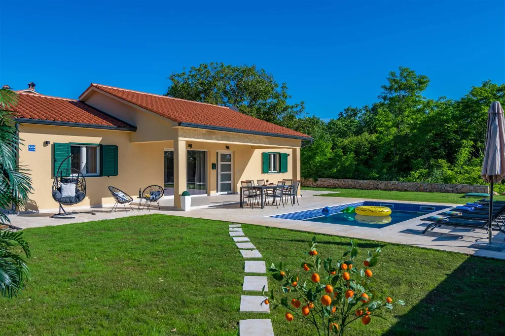 3-Bedroom Villa with Private Pool in Vinež