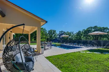 3-Bedroom Villa with Private Pool in Vinež
