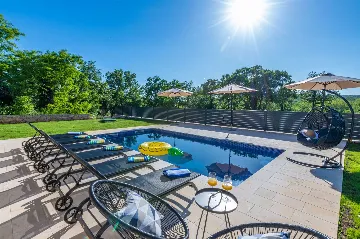 3-Bedroom Villa with Private Pool in Vinež