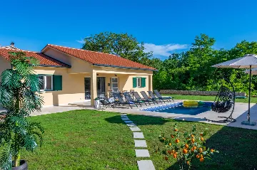 3-Bedroom Villa with Private Pool in Vinež