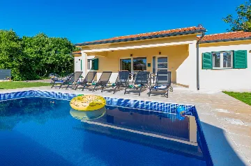 3-Bedroom Villa with Private Pool in Vinež