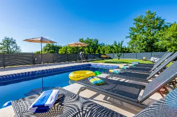 3-Bedroom Villa with Private Pool in Vinež