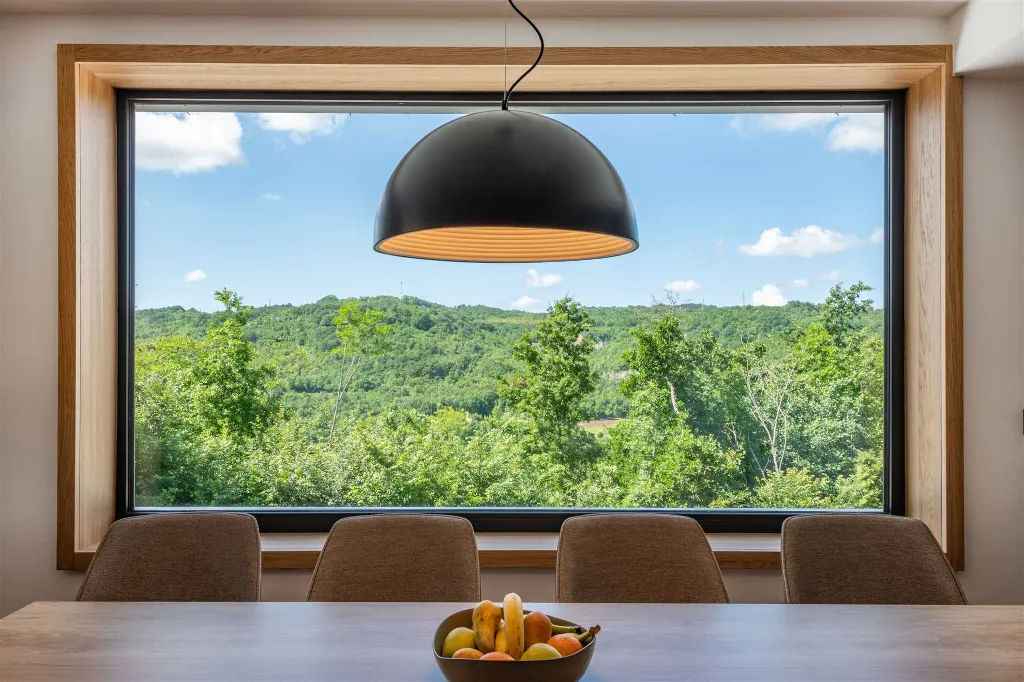 Modern 4-Bedroom Villa in Pićan with Private Garden