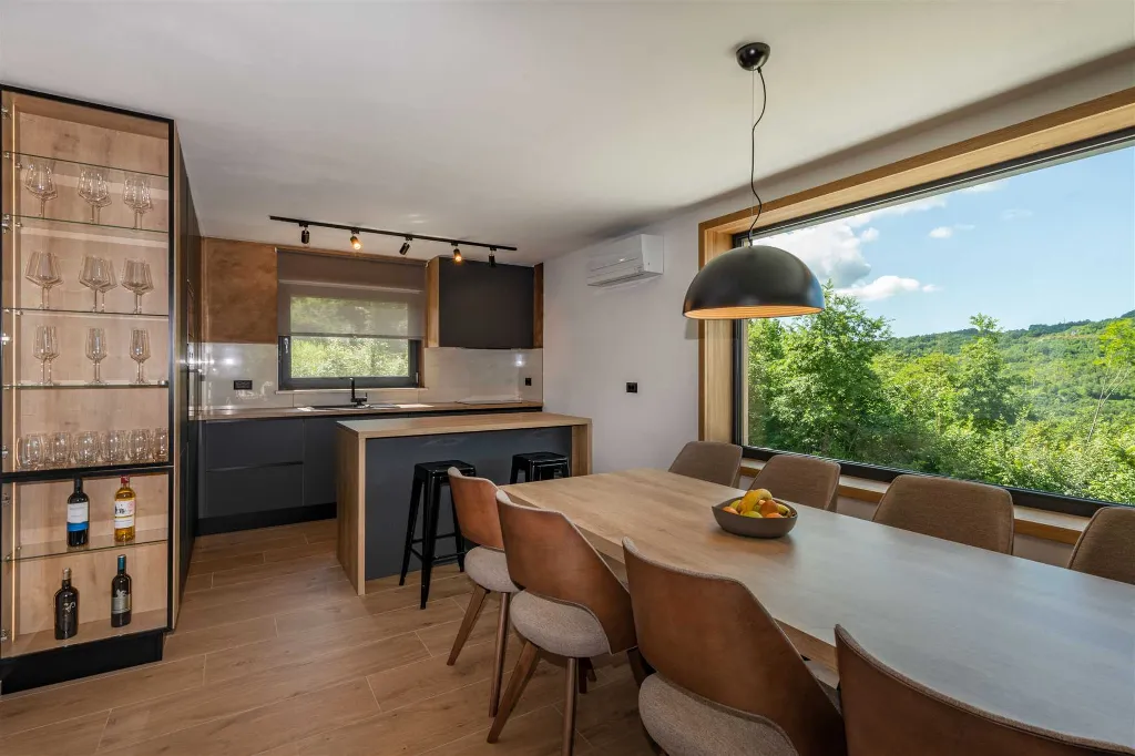 Modern 4-Bedroom Villa in Pićan with Private Garden