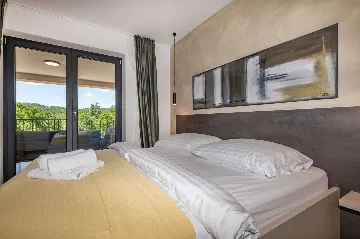 Modern 4-Bedroom Villa in Pićan with Private Garden