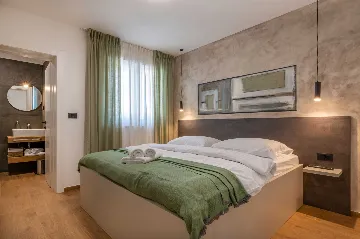Modern 4-Bedroom Villa in Pićan with Private Garden