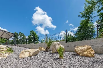 Modern 4-Bedroom Villa in Pićan with Private Garden