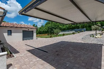 Modern 4-Bedroom Villa in Pićan with Private Garden