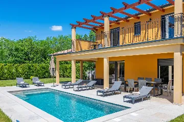 4-Bedroom Villa with Private Pool in Nedešćina