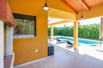 4-Bedroom Villa with Private Pool in Nedešćina