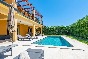 4-Bedroom Villa with Private Pool in Nedešćina