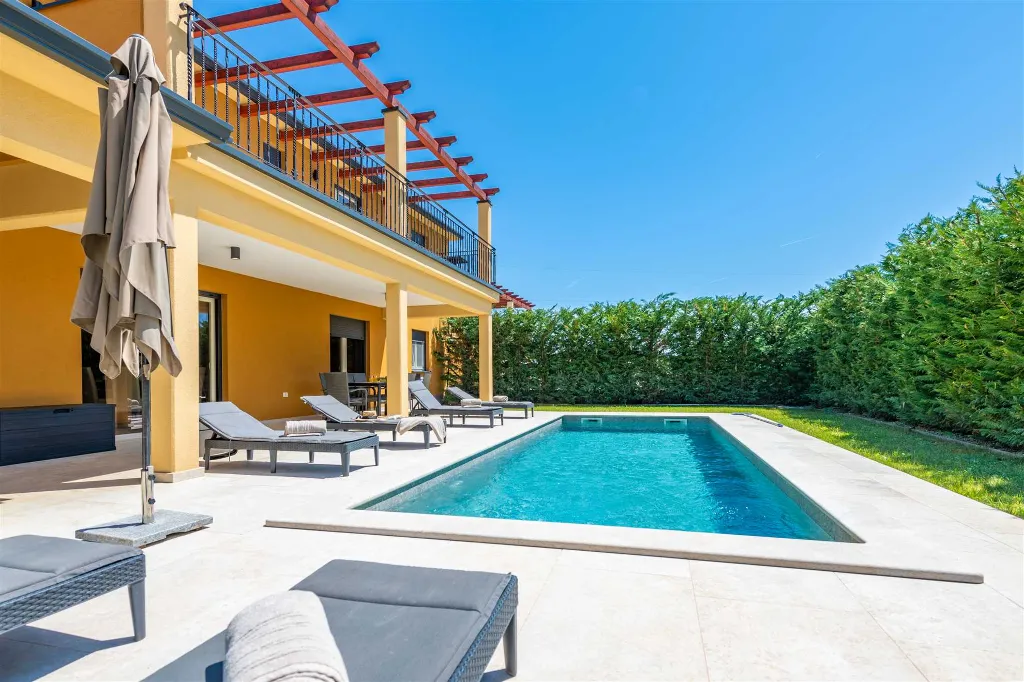 4-Bedroom Villa with Private Pool in Nedešćina