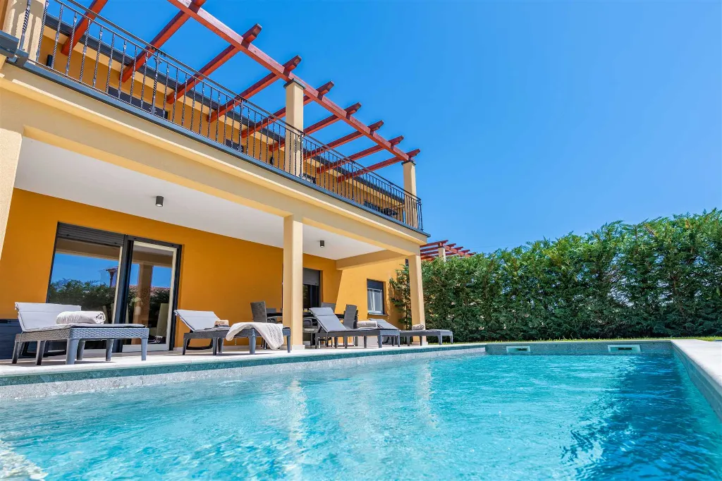 4-Bedroom Villa with Private Pool in Nedešćina