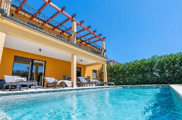 4-Bedroom Villa with Private Pool in Nedešćina