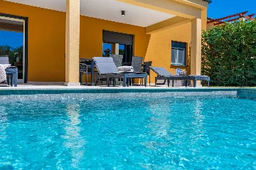 4-Bedroom Villa with Private Pool in Nedešćina