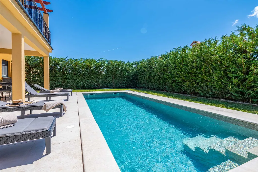 4-Bedroom Villa with Private Pool in Nedešćina