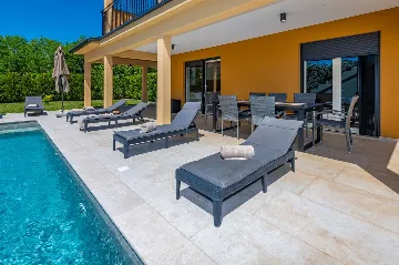 4-Bedroom Villa with Private Pool in Nedešćina