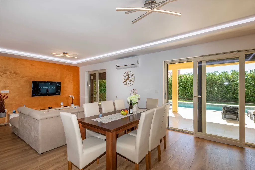 4-Bedroom Villa with Private Pool in Nedešćina