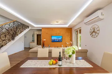 4-Bedroom Villa with Private Pool in Nedešćina